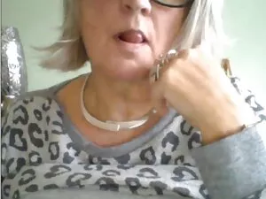 Figyeljen öreglányok ...