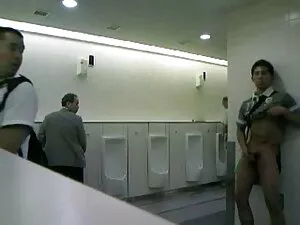 A forró szőke felajá ...
